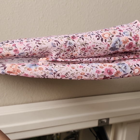 Anxiety Sheer Floral Top w/Shoulder Cutouts - Picture 4 of 8